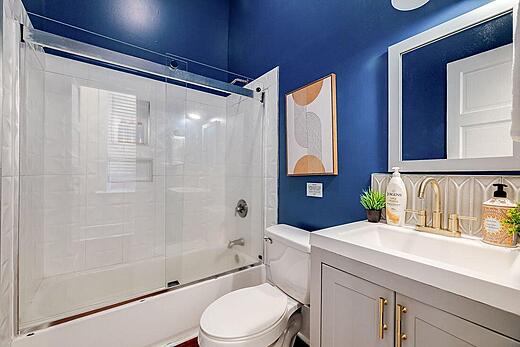 Queen Bed Room - Bath Room