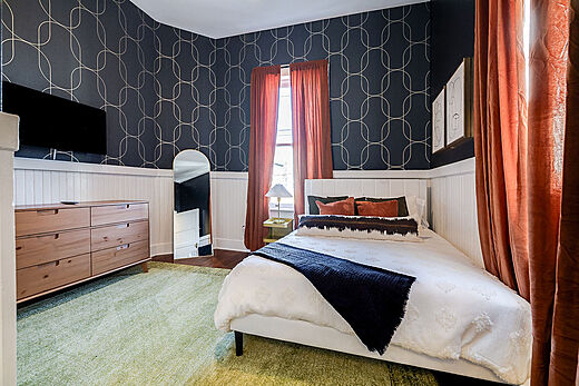 Queen Bed Room