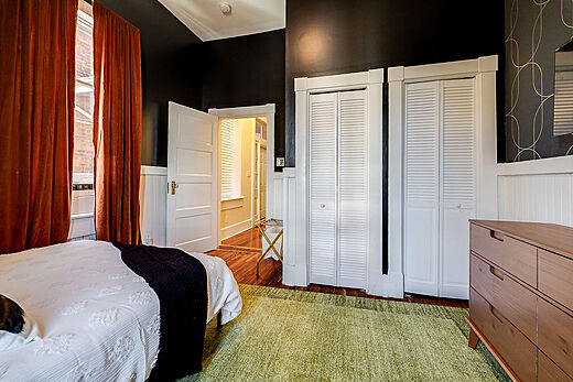 Queen Bed Room