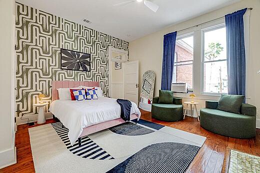 Queen Bed Room