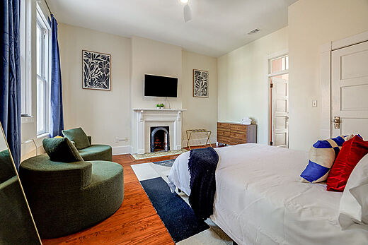 Queen Bed Room