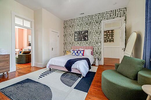 Queen Bed Room